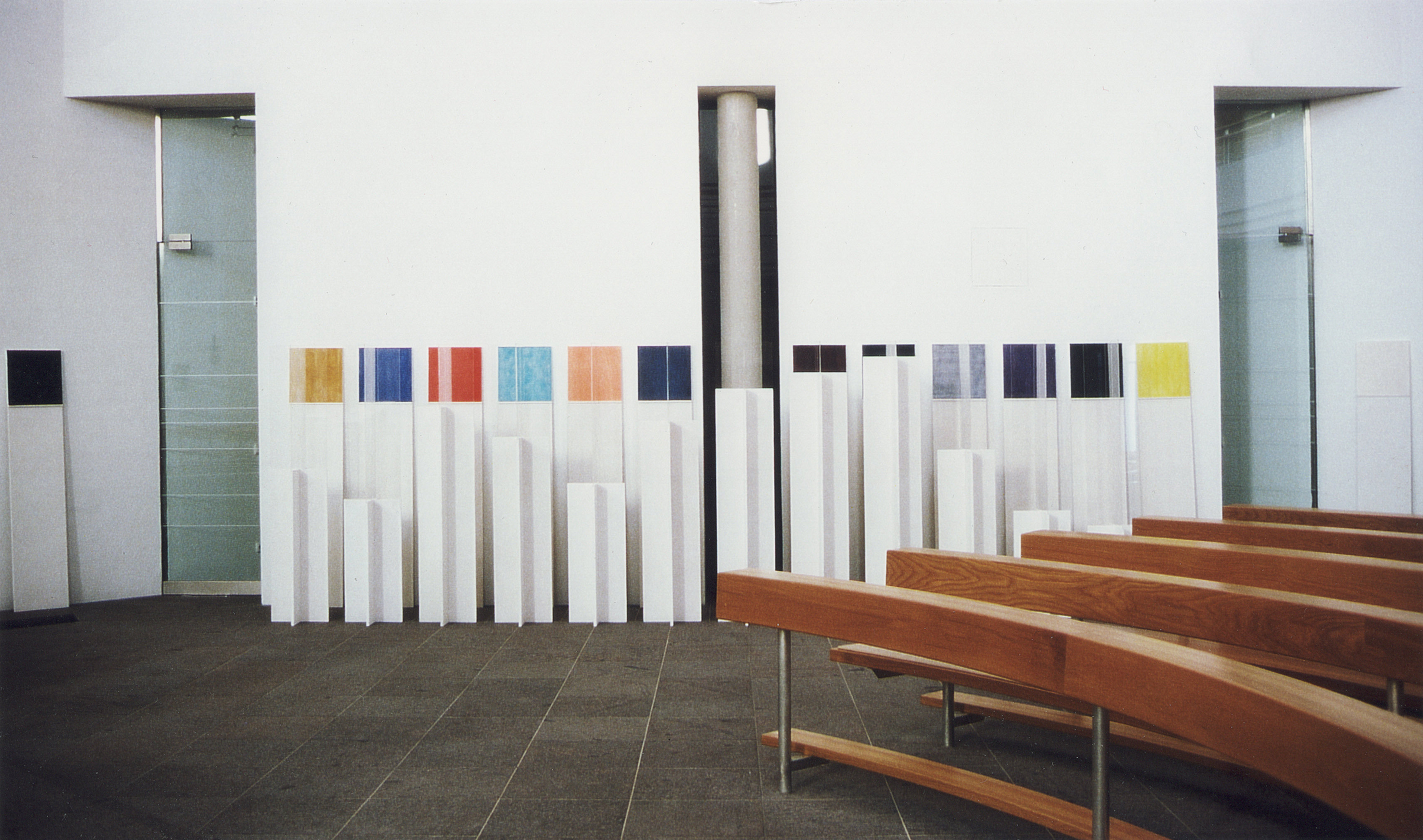 01 Peter P. Rast Kreuz Weg Farben Zwîlf fÅr Arnold Schînberg 1999 Installation St. Maximilian Kolbe MÅnchen